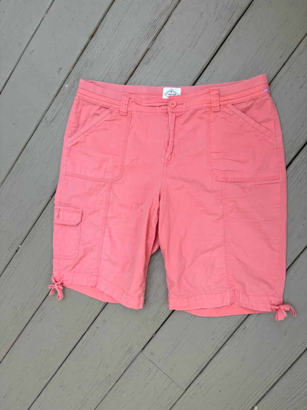 ST. JOHN’S BAY Women's Coral Pink Stretch Cargo Shorts, Size: 14